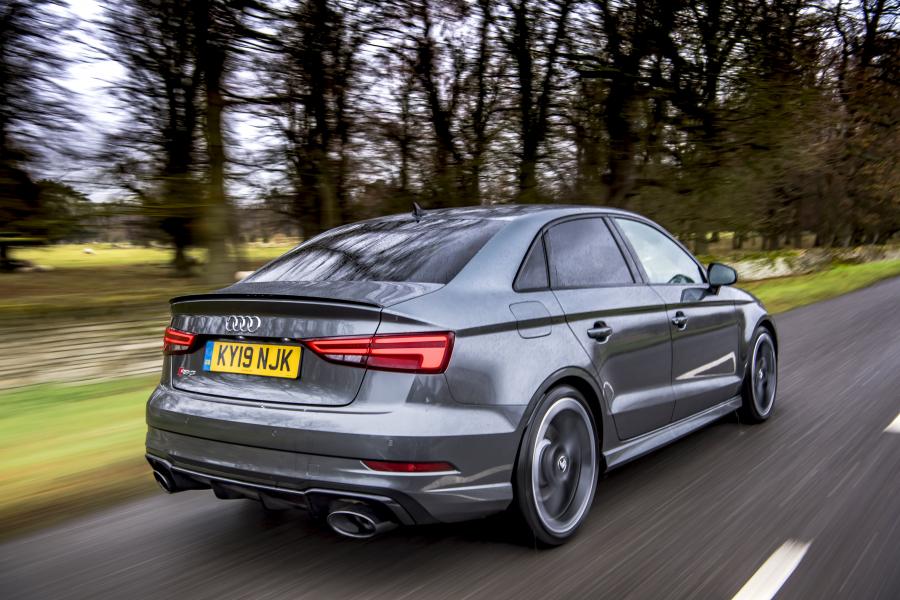  Audi RS3 Sedan Sport Edition (8V) 2019 года  (UK) (фото 23 из 40)